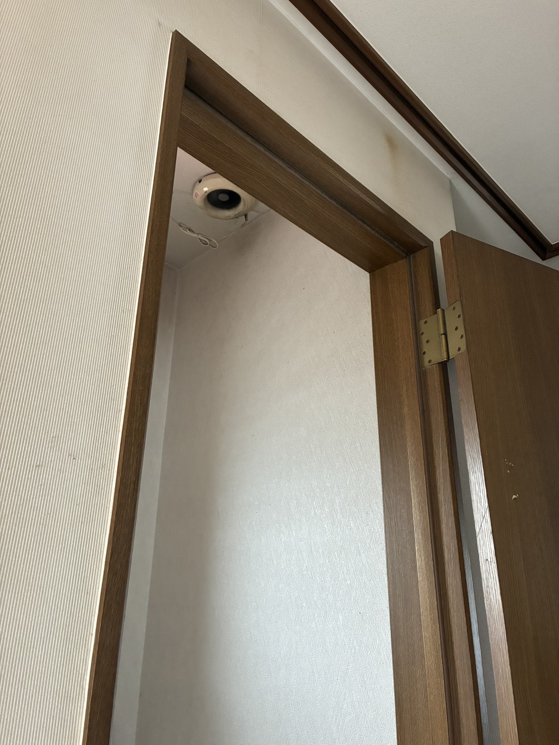 ［東京都清瀬市］トイレの扉の場所を移動（新設）しました【施工中の様子270】